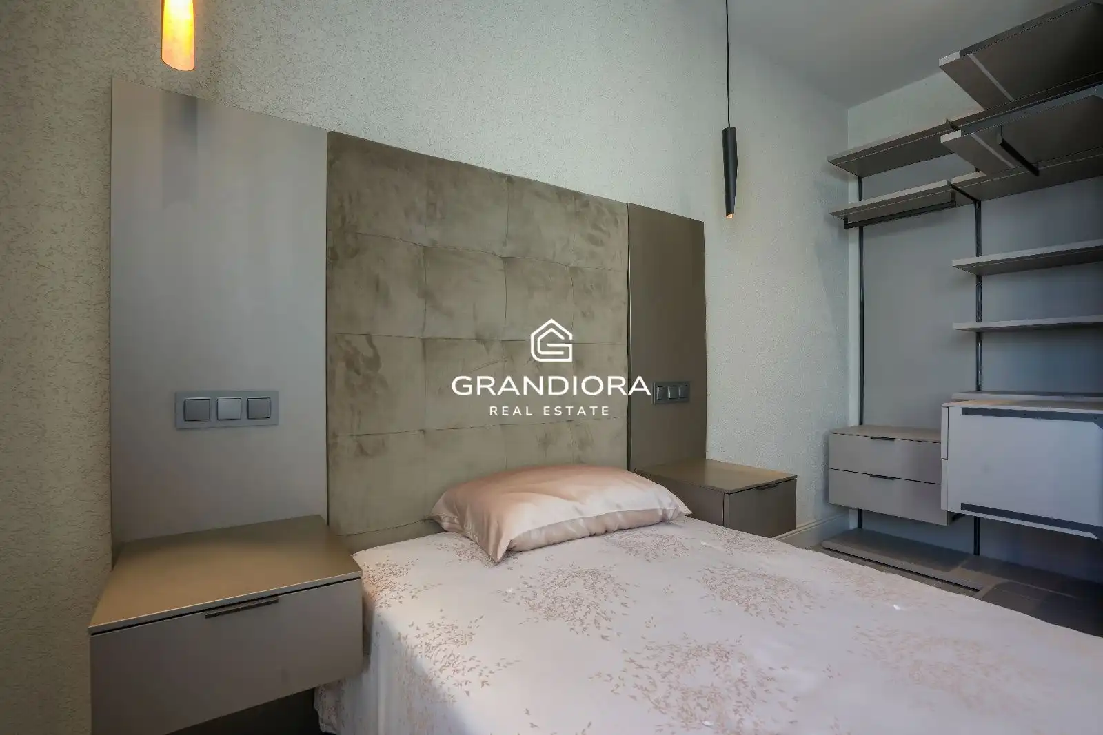 Dormitori de Apartament de lloguer en Badalona amb Aire condicionat, Calefacció i Moblat