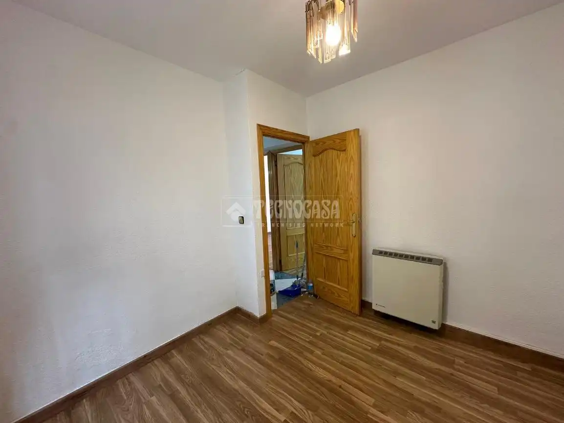 Bedroom of Flat for sale in Alcalá de Henares