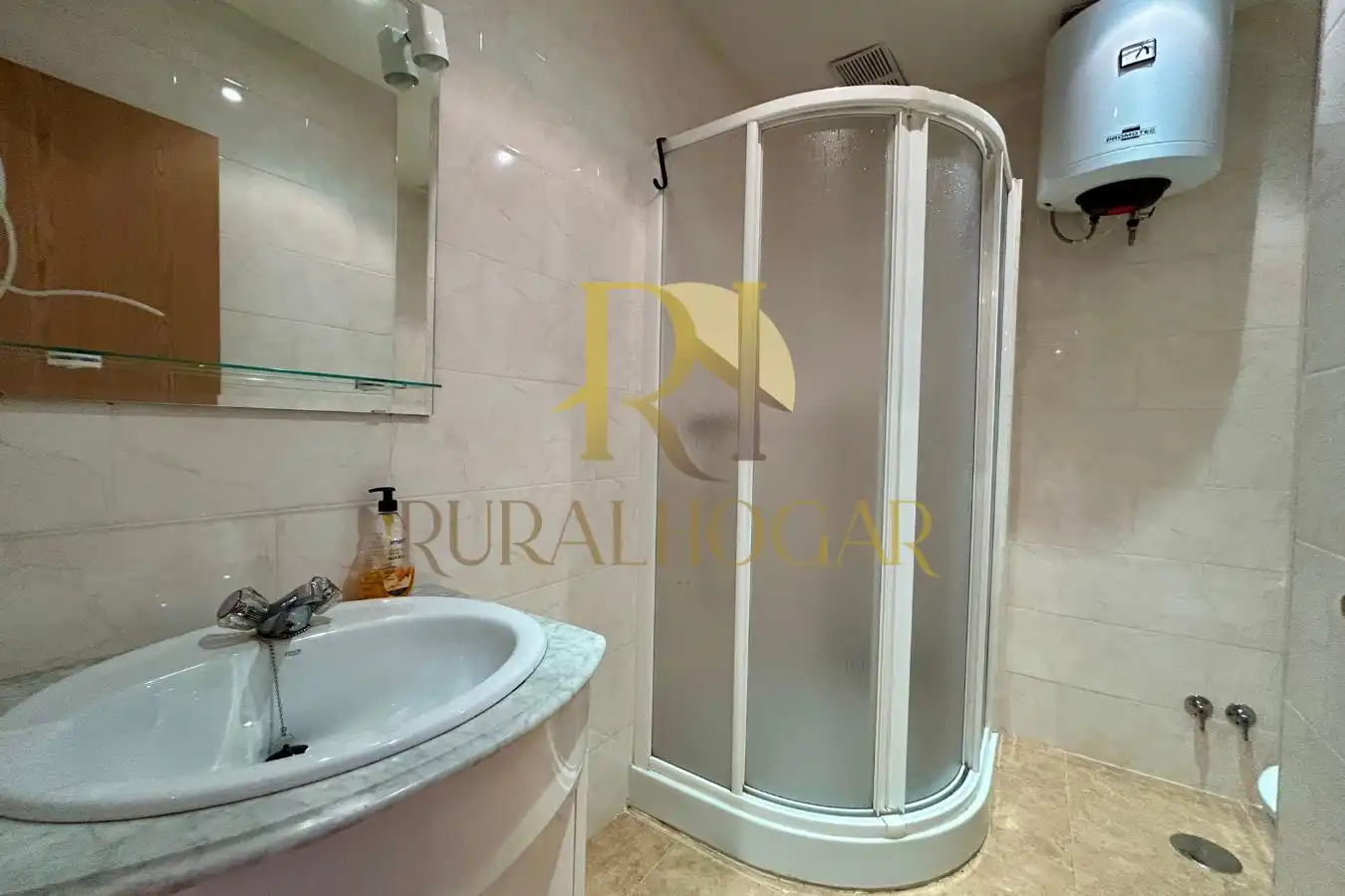 Badezimmer von Wohnung zum Verkauf in Cabrillanes