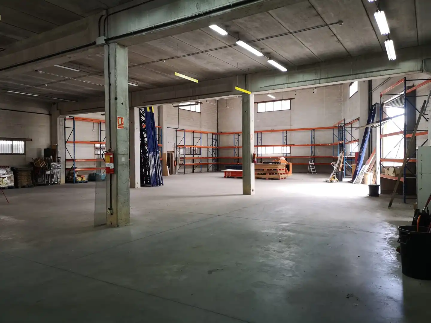 Nau industrial en venda a Santa Maria - Terra Nostra