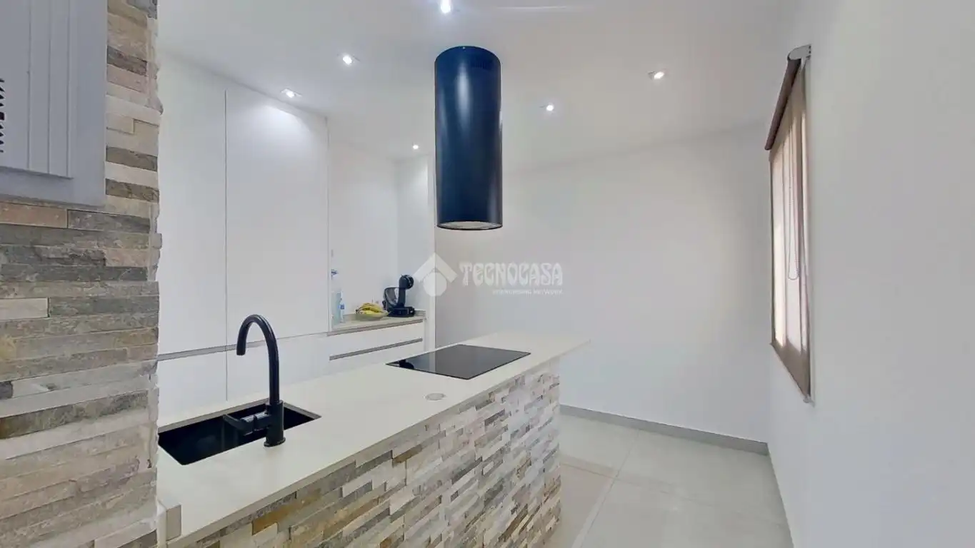 Küche von Wohnung zum Verkauf in Barberà del Vallès mit Klimaanlage und Heizung