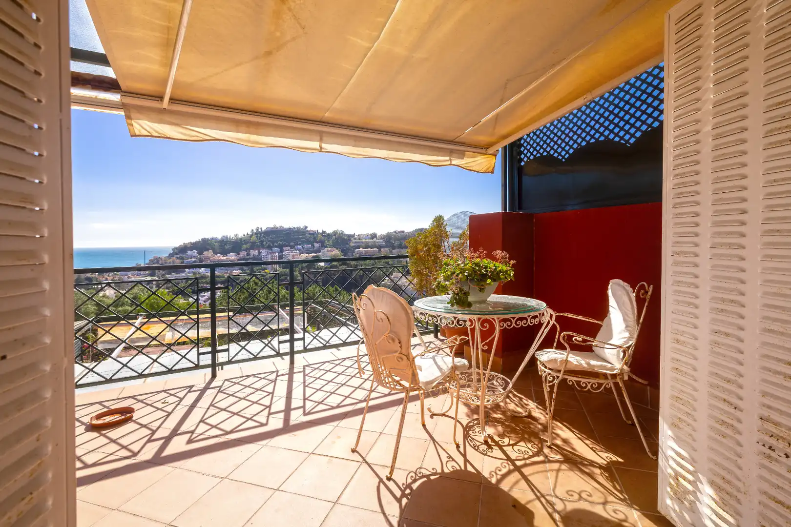 Terrassa de Casa adosada en venda en Málaga amb Aire condicionat, Calefacció i Jardí privat