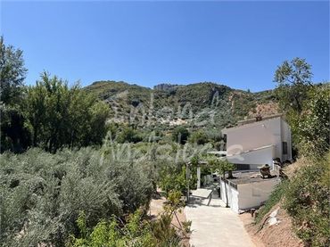 Casa rústica amb piscina en venda a Castillo de Locubín