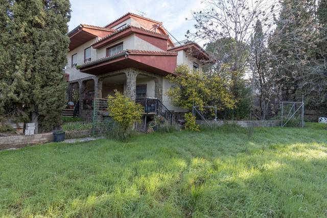 Casa-chalet en Venta en Calle de las Infantas, 3 en La Zubia Ciudad