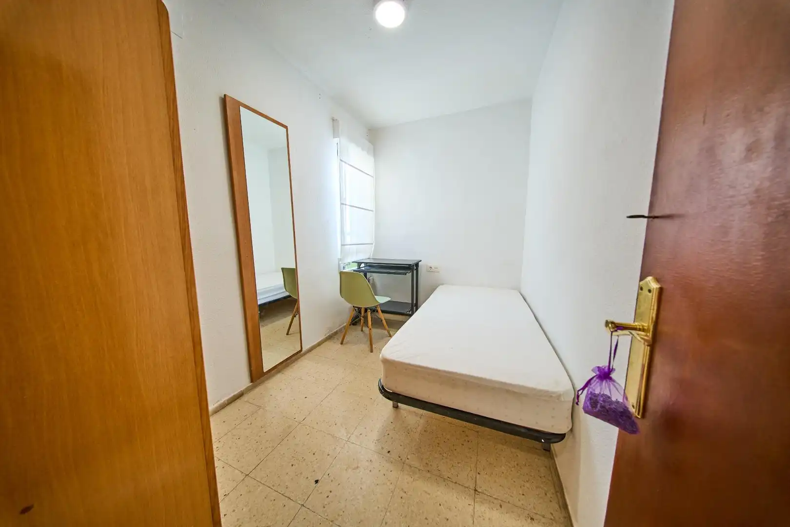 Habitación de Piso para compartir en Granada con Amueblado