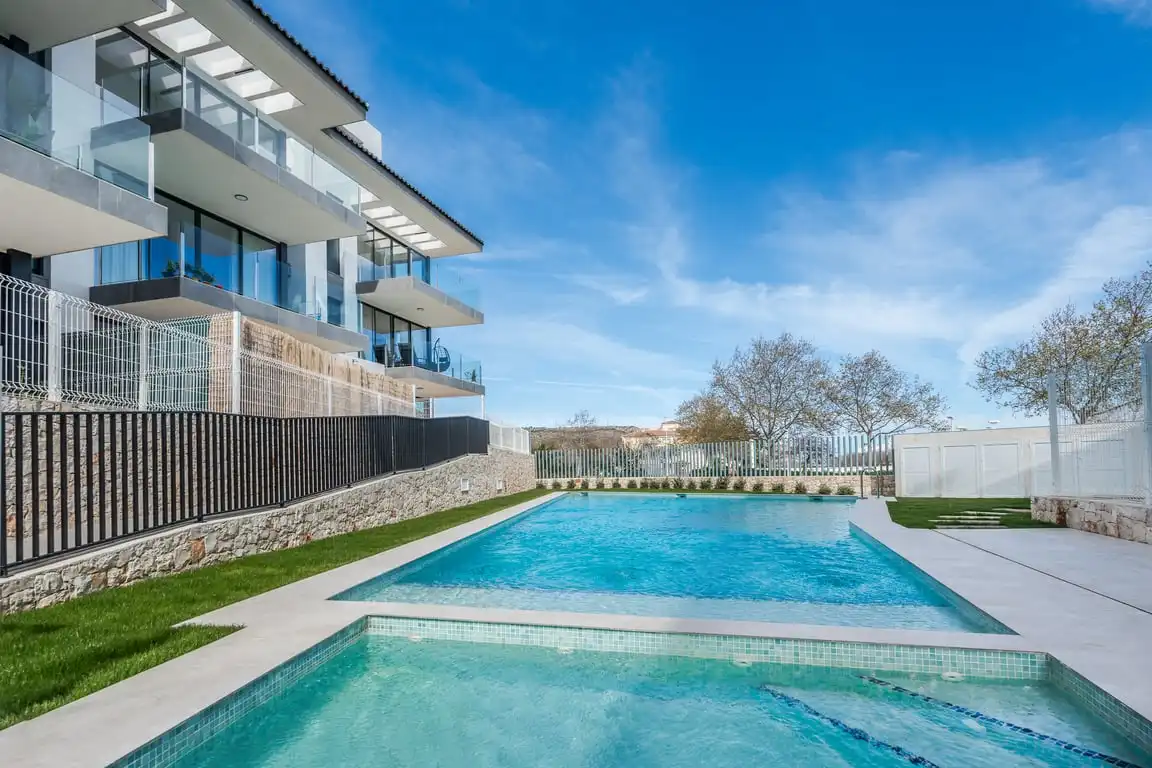 Schwimmbecken von Wohnung zum Verkauf in Jávea / Xàbia mit Klimaanlage, Privatgarten und Abstellraum