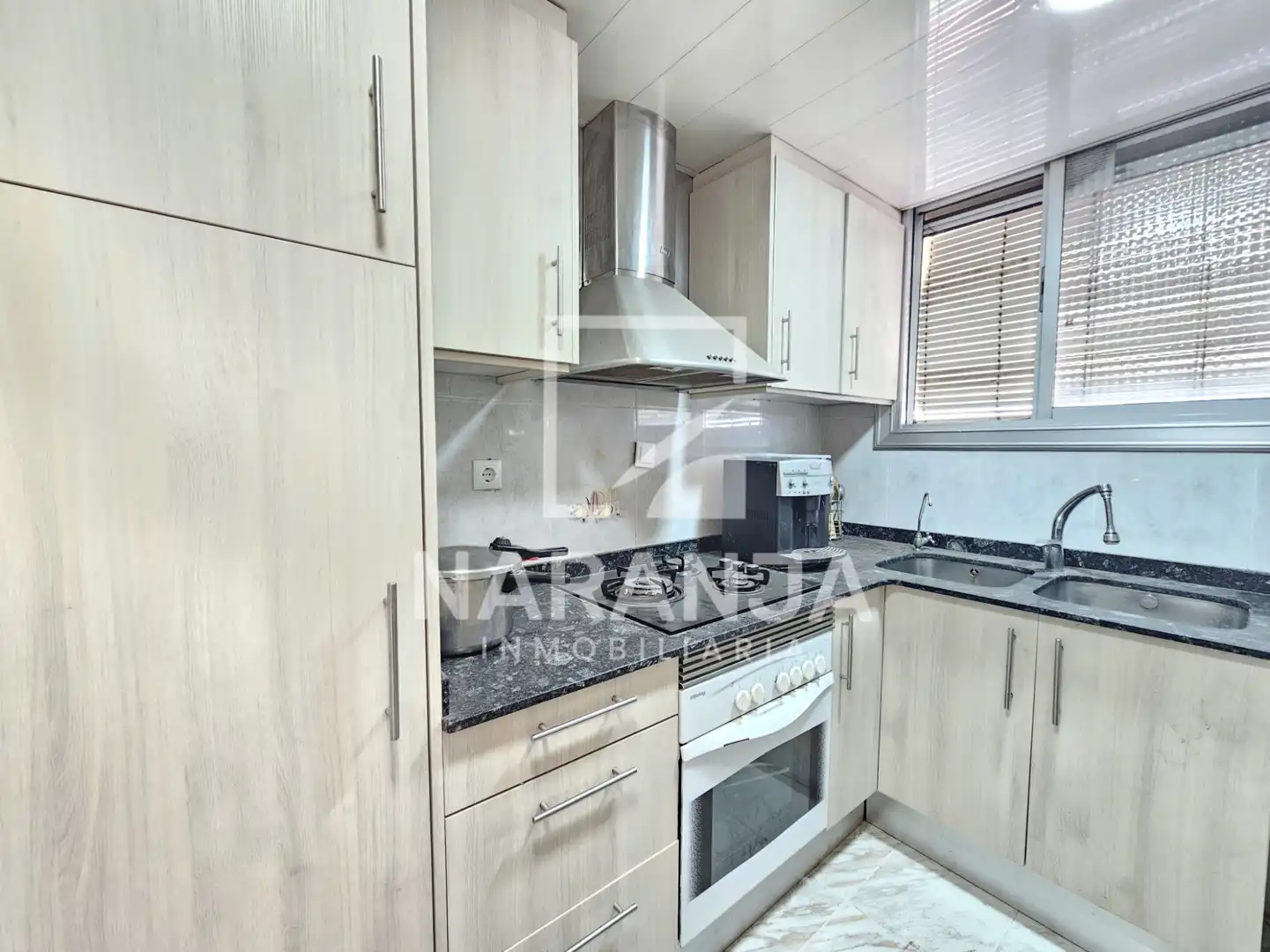Küche von Wohnung zum Verkauf in Barcelona mit Terrasse