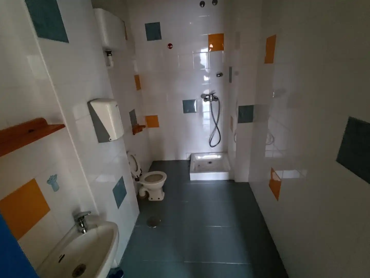Bany de Local en venda en Valladolid amb Calefacció i Parquet