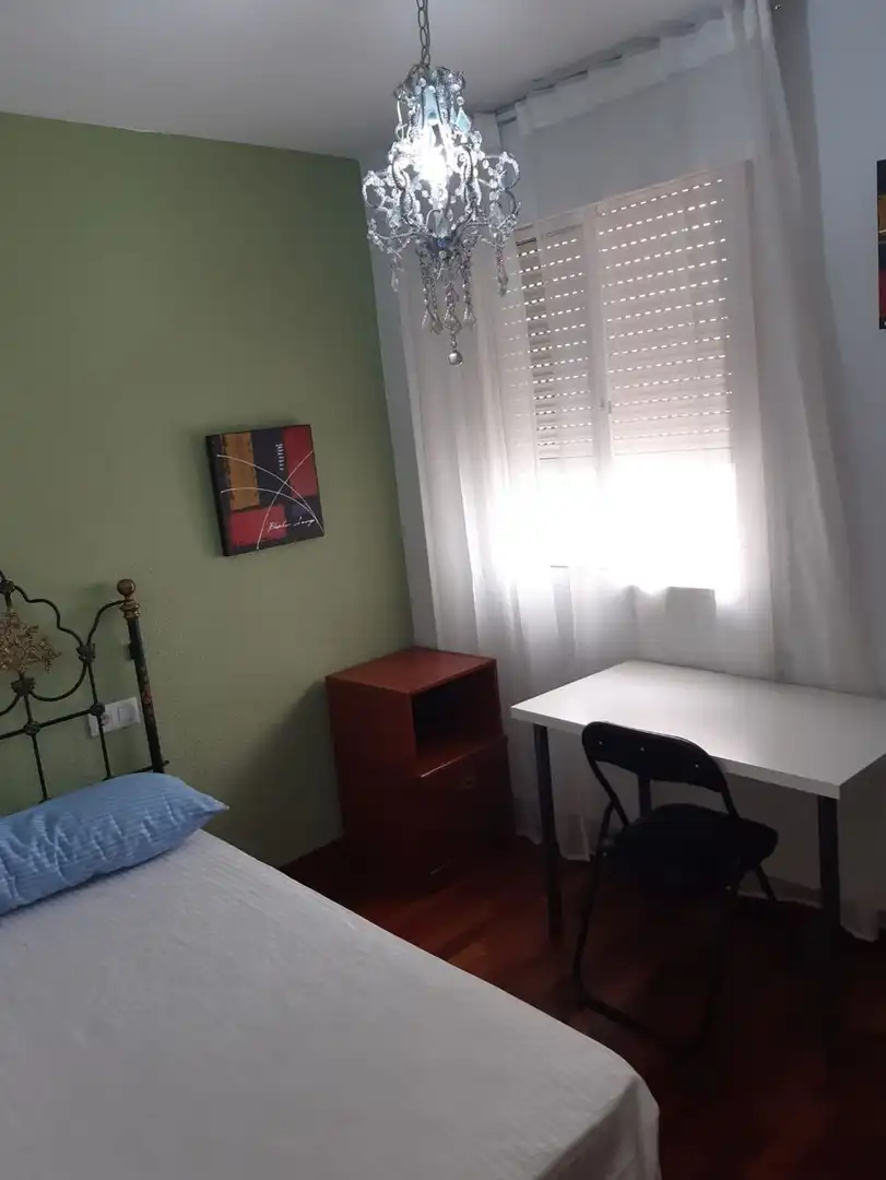 Habitación de Piso de alquiler en Sevilla con Aire acondicionado, Amueblado y Horno
