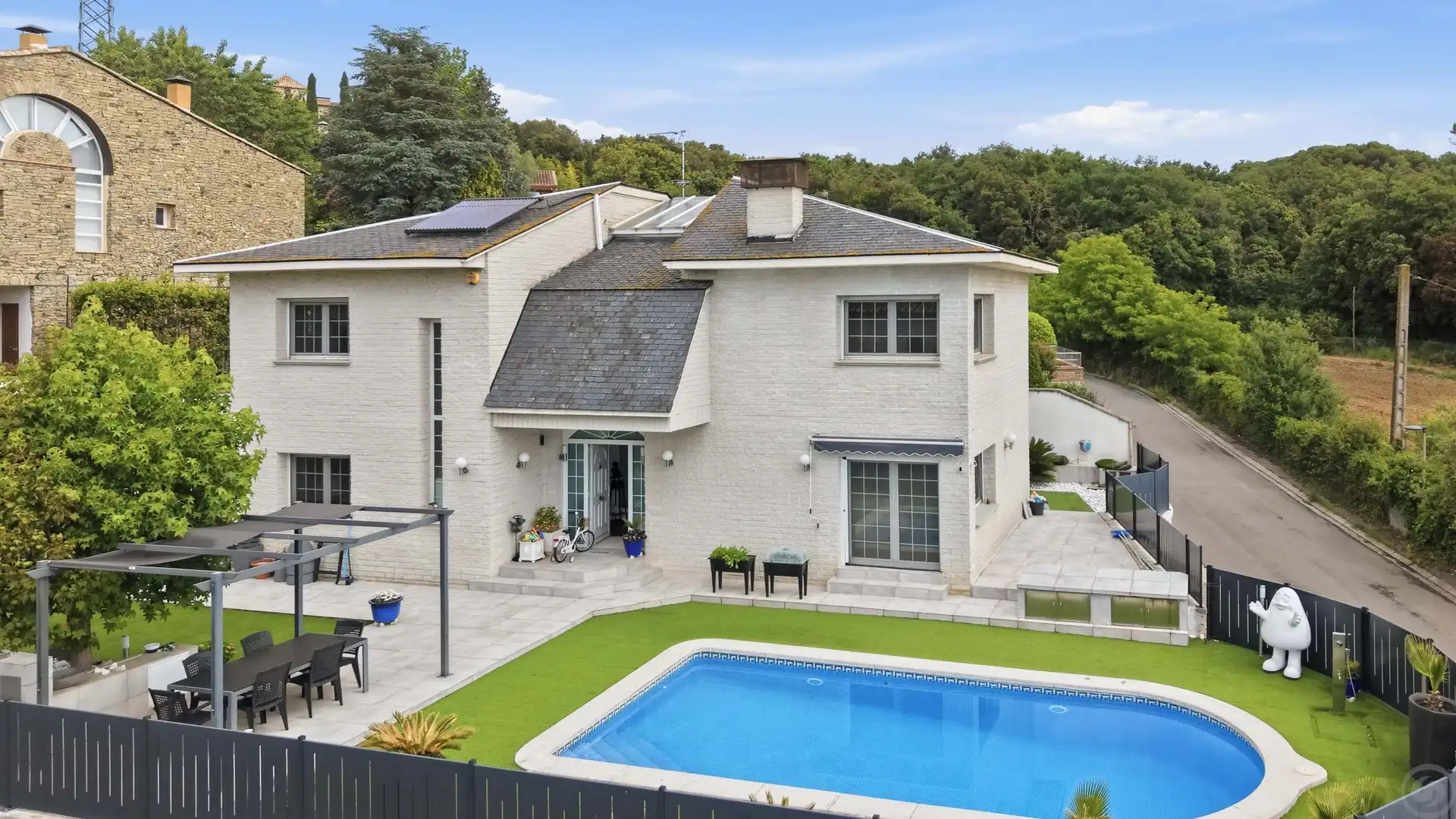 Außenansicht von Haus oder Chalet zum Verkauf in Girona mit Terrasse und Schwimmbad