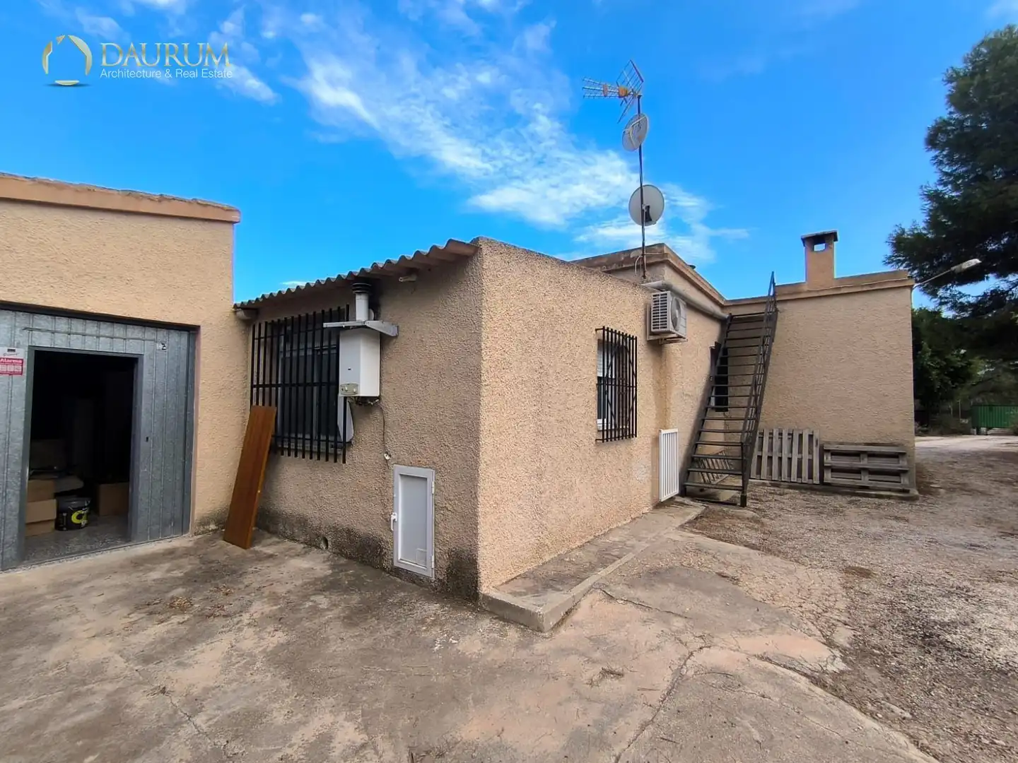 Vista exterior de Casa o chalet en venta en Elche / Elx con Aire acondicionado, Terraza y Piscina