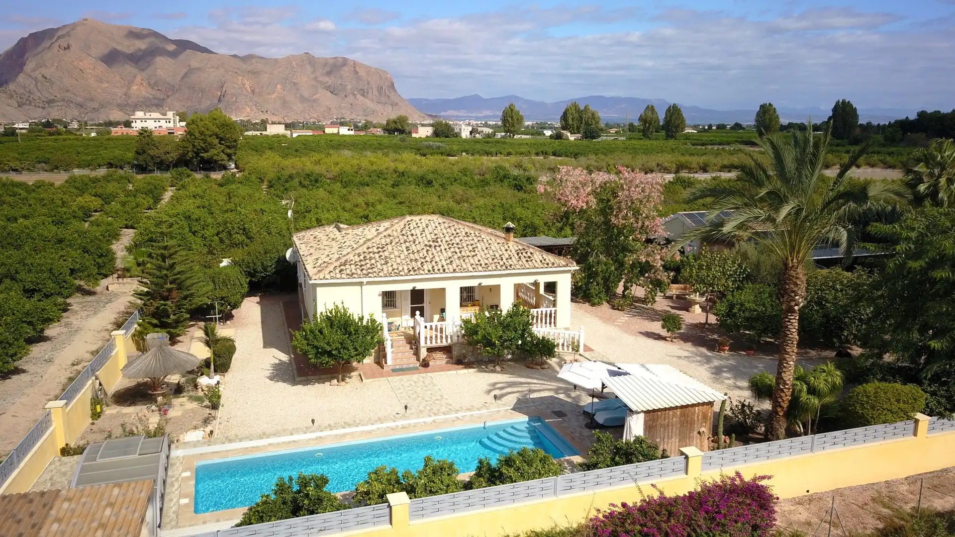 Vista exterior de Finca rústica en venda en Orihuela amb Terrassa i Piscina