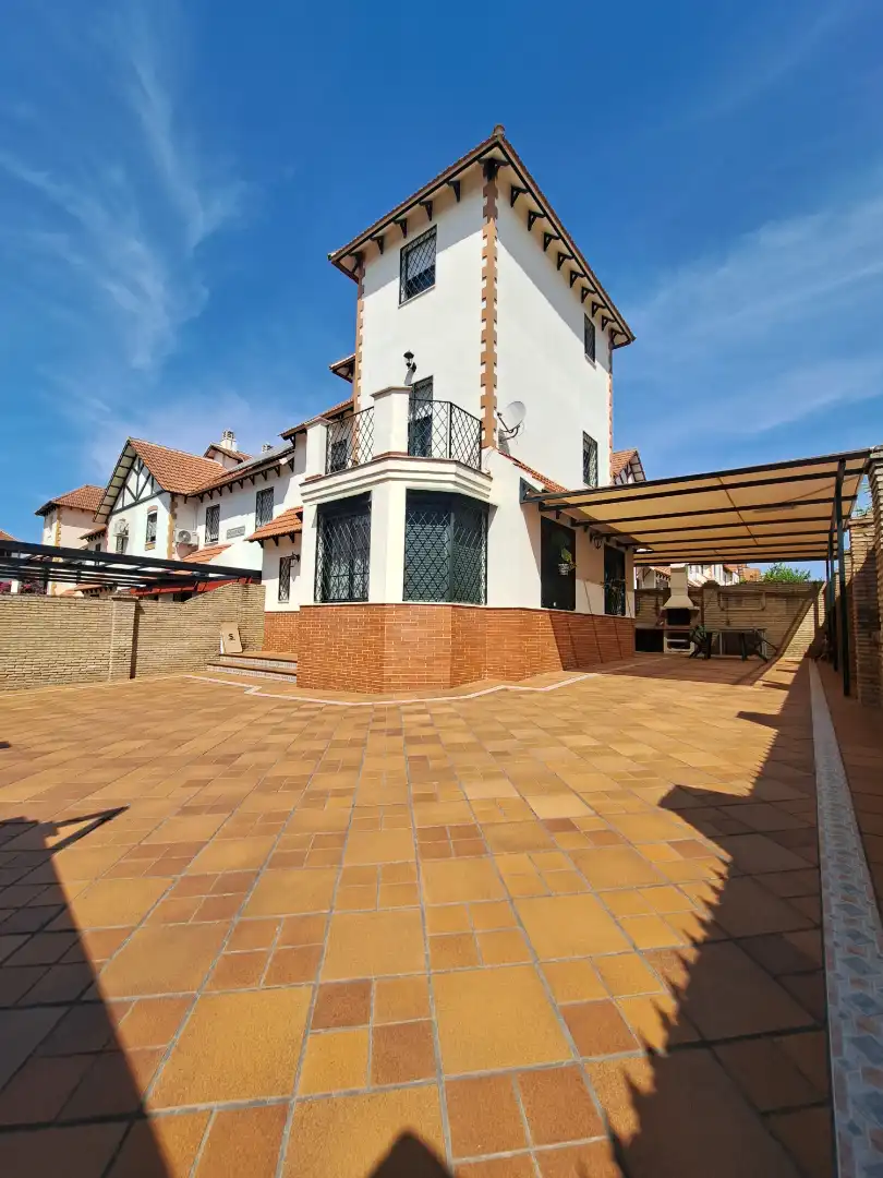 Terrassa de Casa o xalet en venda en Dos Hermanas amb Aire condicionat, Terrassa i Forn