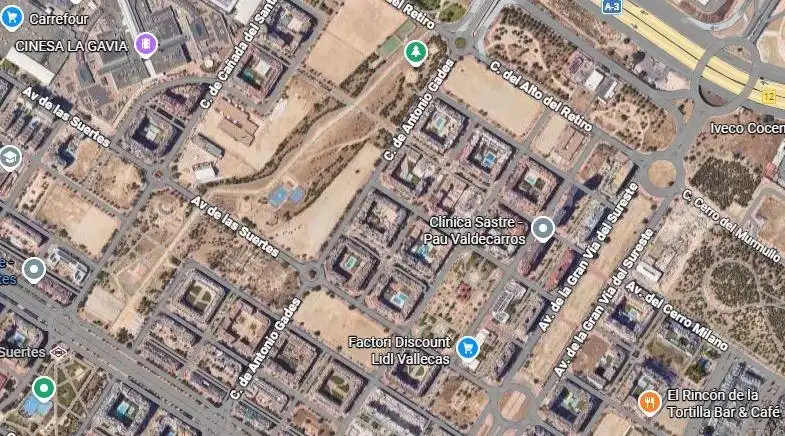 Vista exterior de Pis en venda en Madrid amb Piscina comunitària