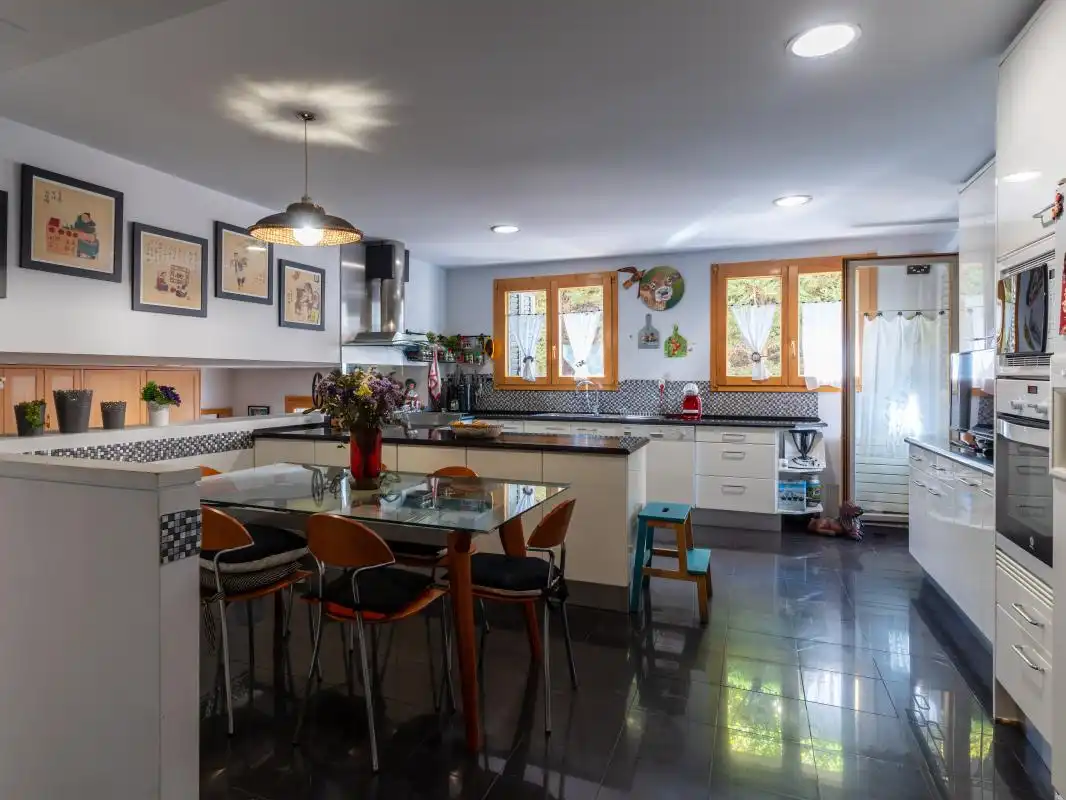 Kitchen of Houses for sale in Pozuelo de Alarcón  with Air Conditioner, Heating and Private garden