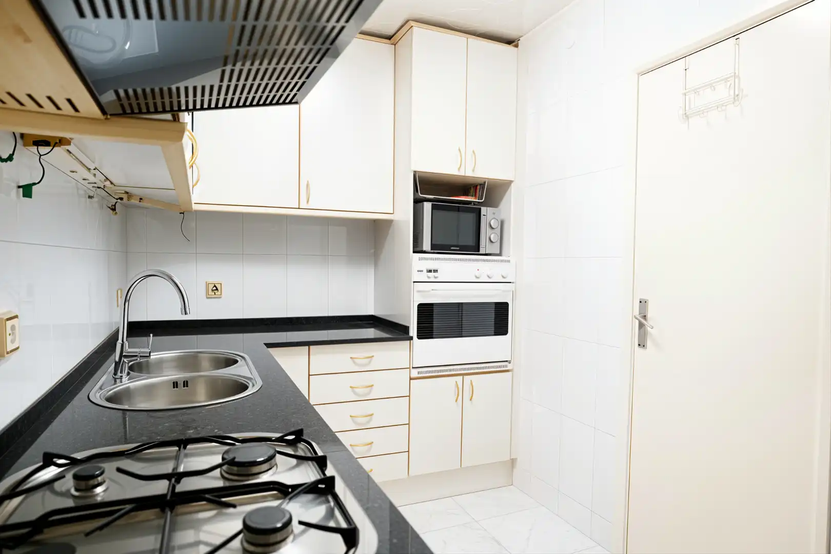 Cuina de Pis en venda en Barcelona amb Aire condicionat i Balcó
