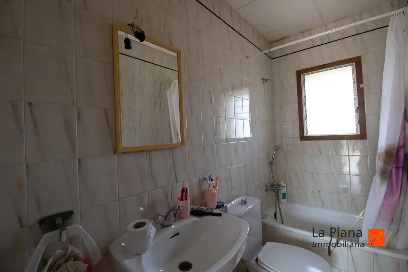 Bany de Finca rústica en venda en Santa Bàrbara amb Aire condicionat, Piscina i Moblat