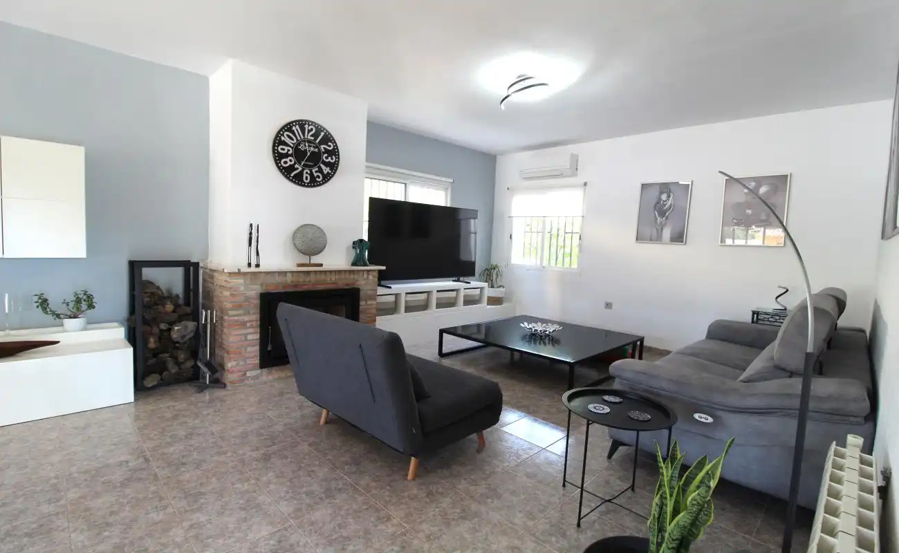 Sala de estar de Casa o chalet en venta en L'Eliana con Aire acondicionado, Calefacción y Jardín privado