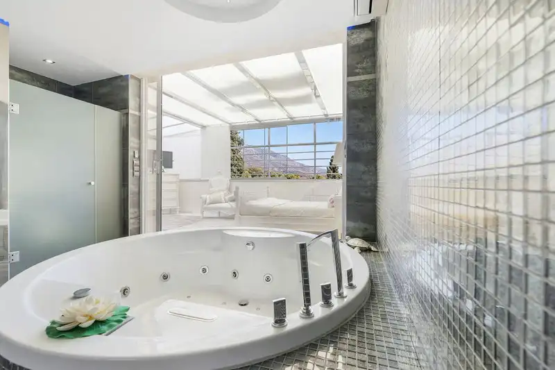 Chalet con terraza en venta en Nueva, imagen 14