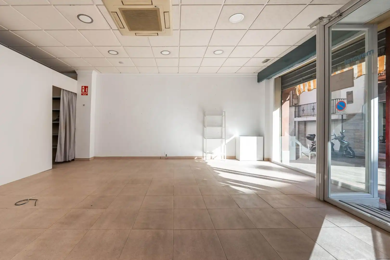 Locale commerciale in vendita a Calle Real, imagen 3