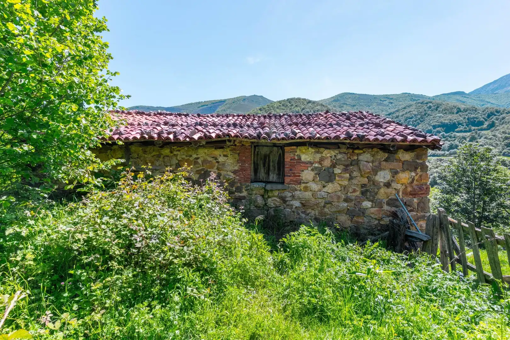 Vista exterior de Casa o chalet en venta en Quirós