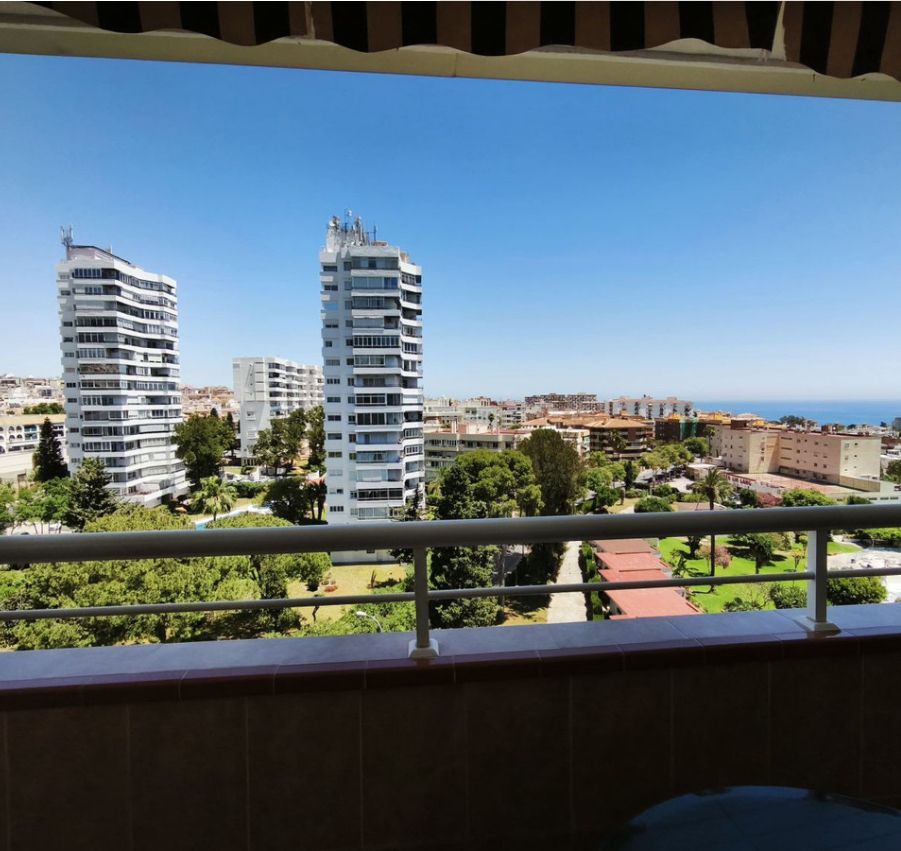 Vista exterior de Pis en venda en Benalmádena amb Moblat, Forn i Rentadora