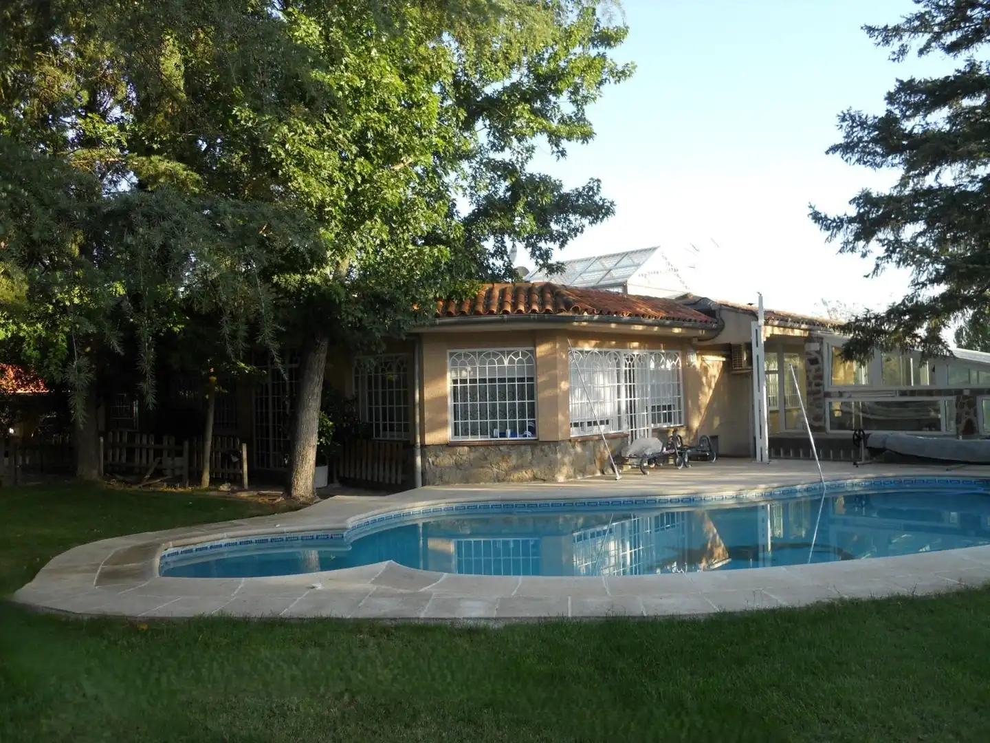 Swimming pool of Houses for sale in Villanueva de la Cañada  with Air Conditioner, Private garden and Terrace
