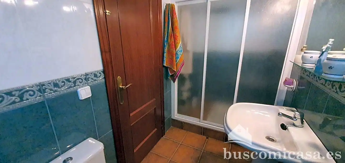 Bany de Casa o xalet en venda en Linares amb Aire condicionat, Calefacció i Jardí privat