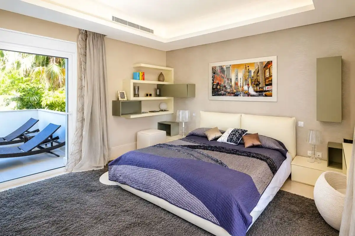 Dormitori de Casa o xalet en venda en Marbella amb Aire condicionat, Jardí privat i Piscina
