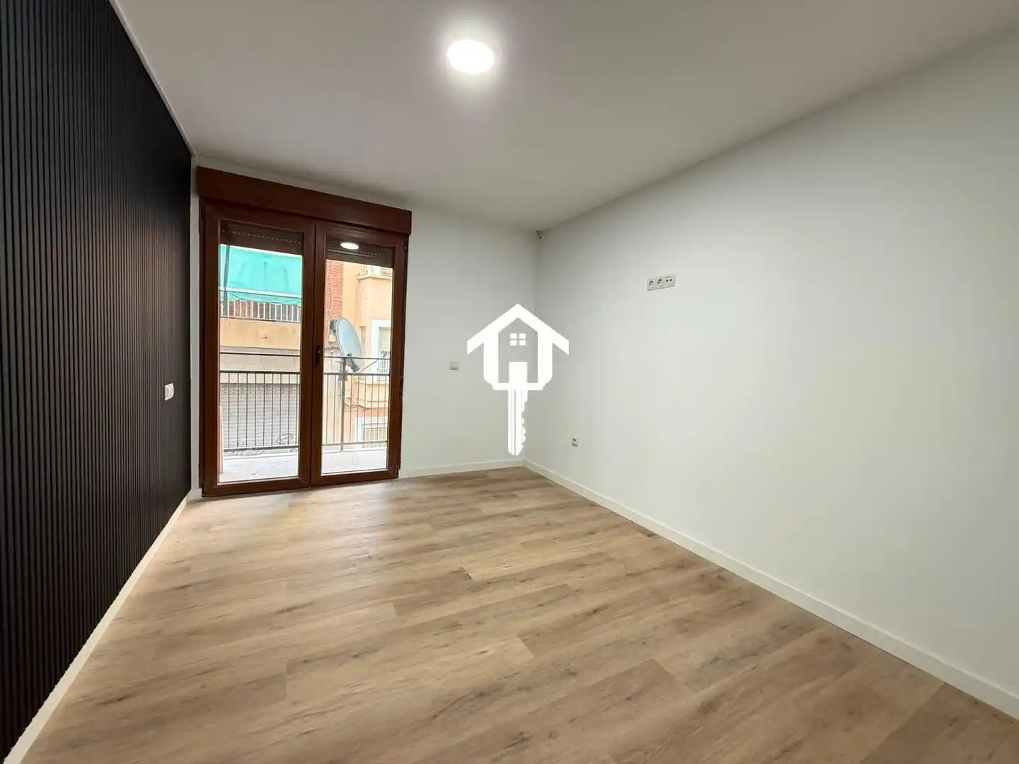 Flat with terrace for sale in Calle TAQUIGRAFO MARTI, imagen 4