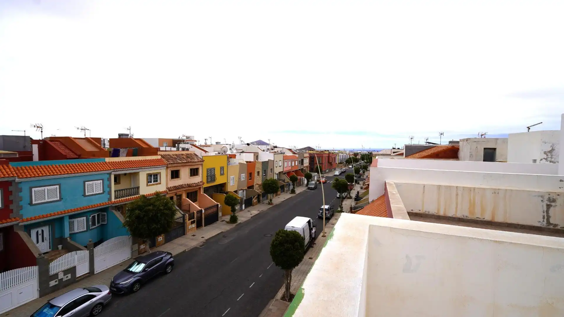 Außenansicht von Einfamilien-Reihenhaus zum Verkauf in Agüimes mit Terrasse