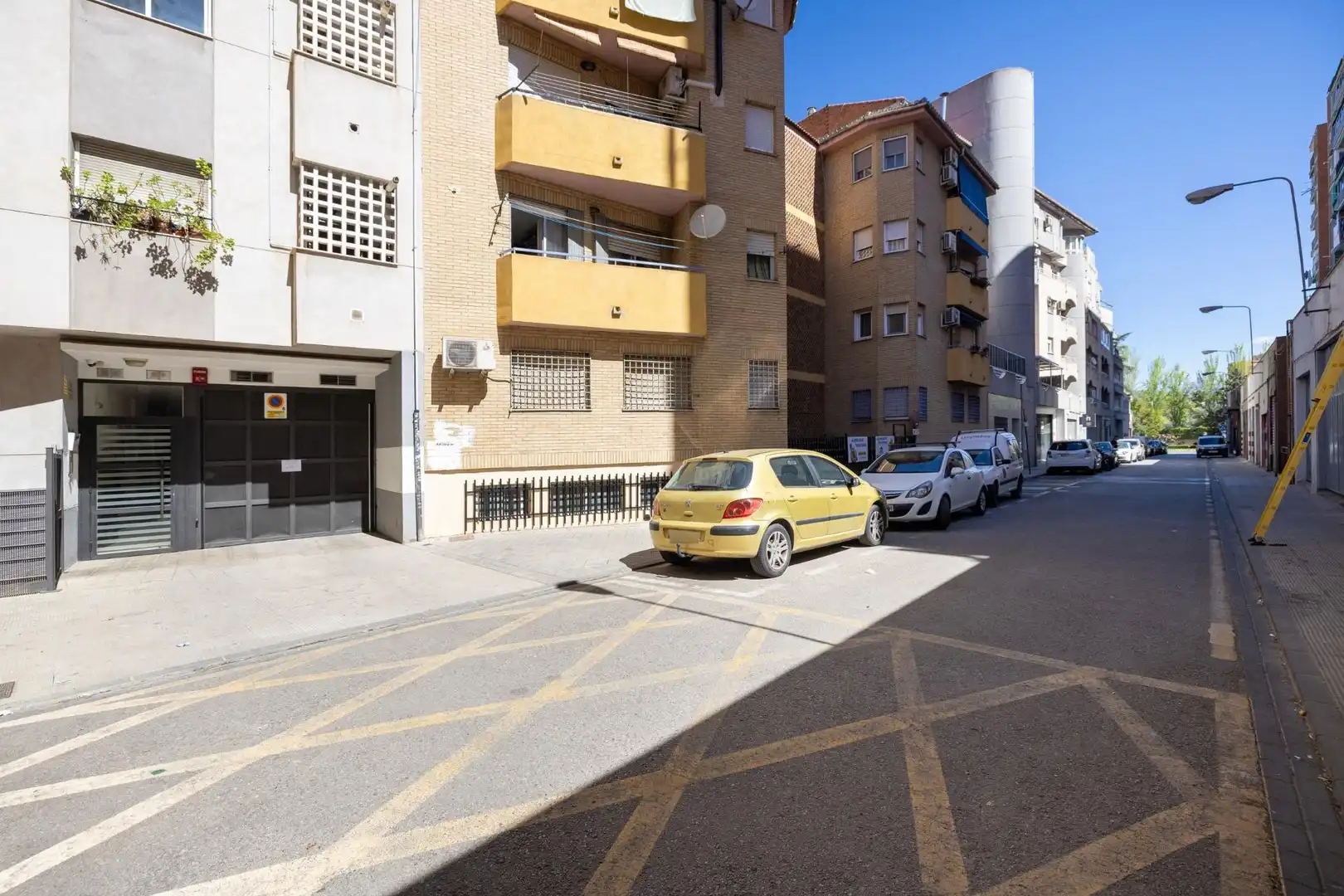 Vista exterior de Garatge en venda en Granada