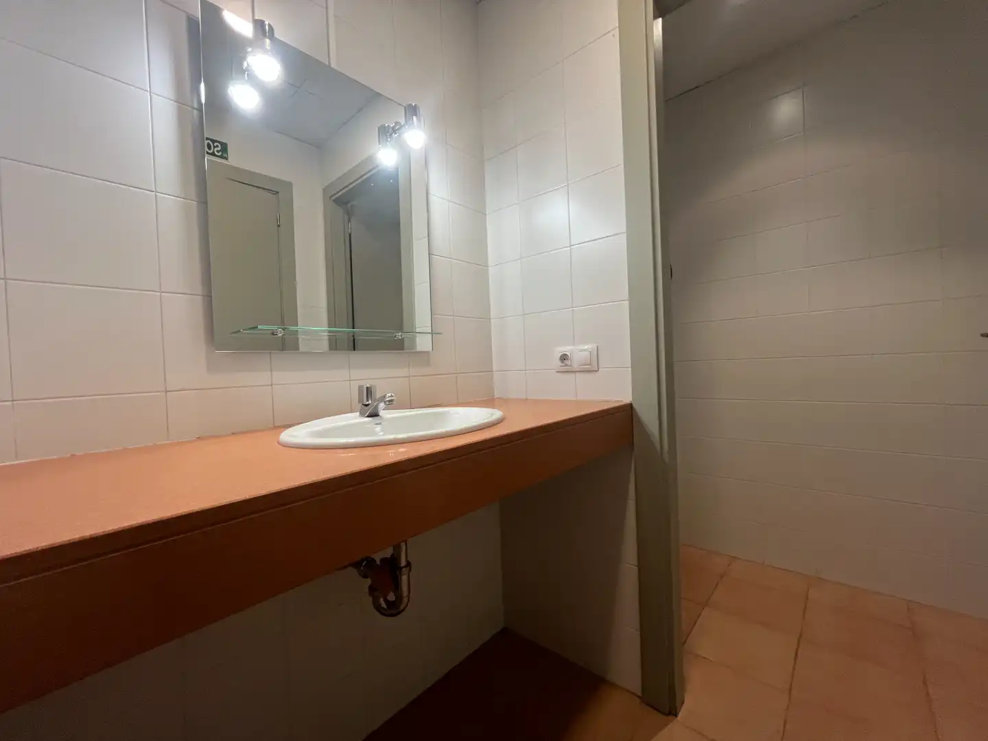 Bathroom of Industrial buildings for rent in Salt