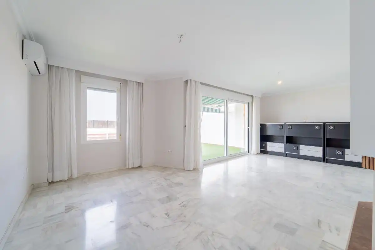 Sala de estar de Dúplex en venta en Rincón de la Victoria con Aire acondicionado, Calefacción y Jardín privado