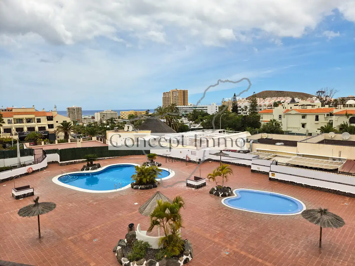 Vista exterior de Planta baja en venta en Arona con Terraza, Trastero y Alarma