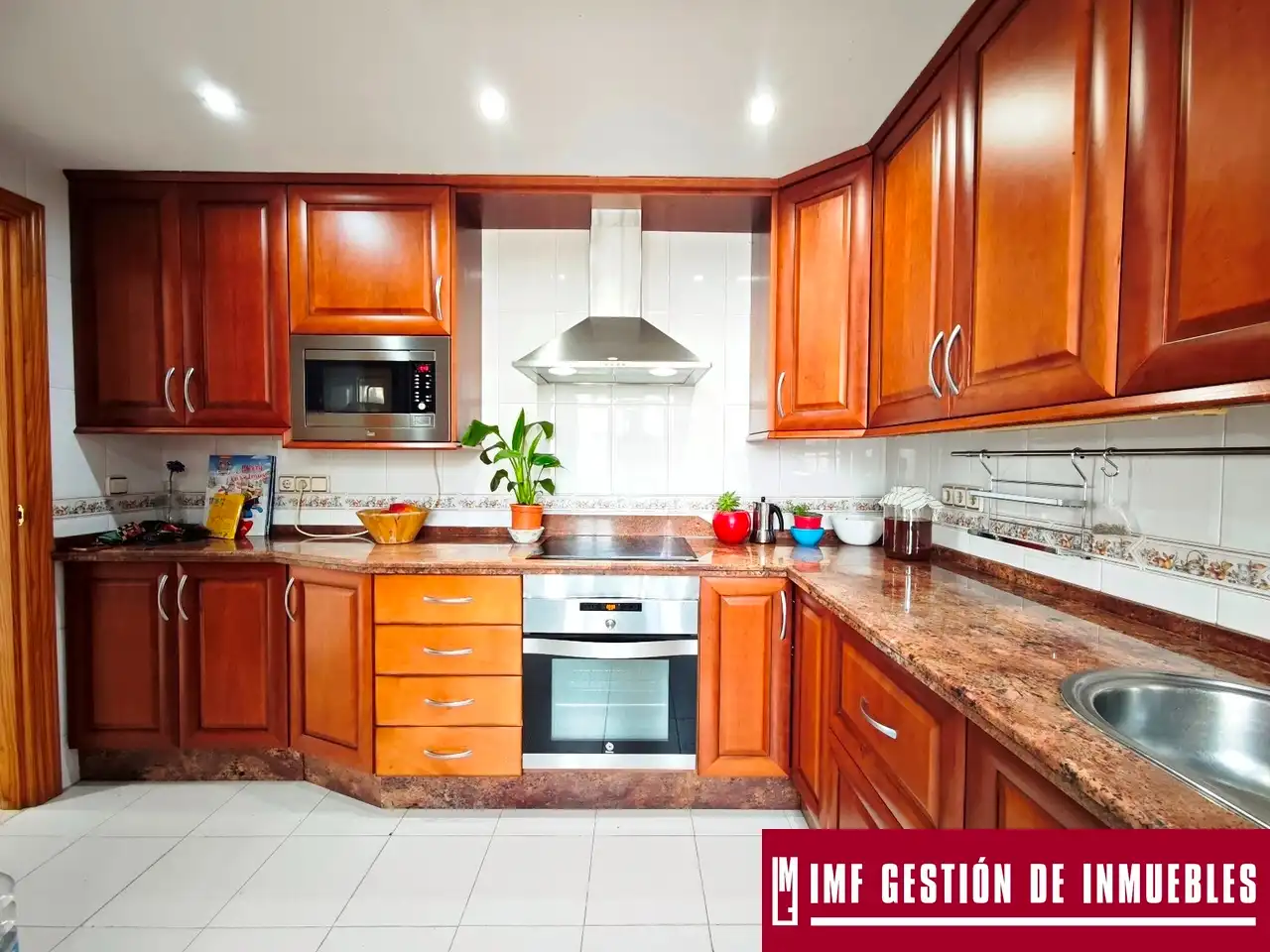 Cocina de Casa o chalet en venta en Vélez-Málaga con Aire acondicionado, Calefacción y Terraza