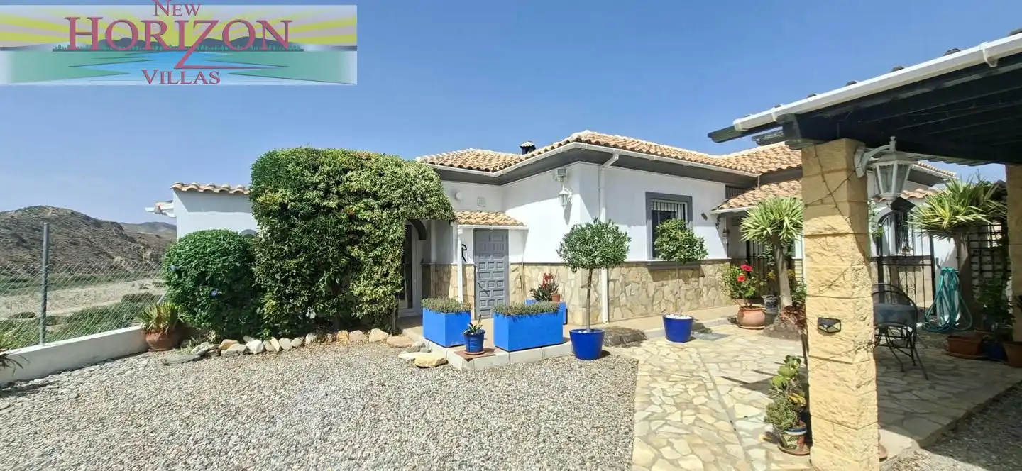 Vista exterior de Casa o xalet en venda en Arboleas amb Jardí privat, Terrassa i Piscina
