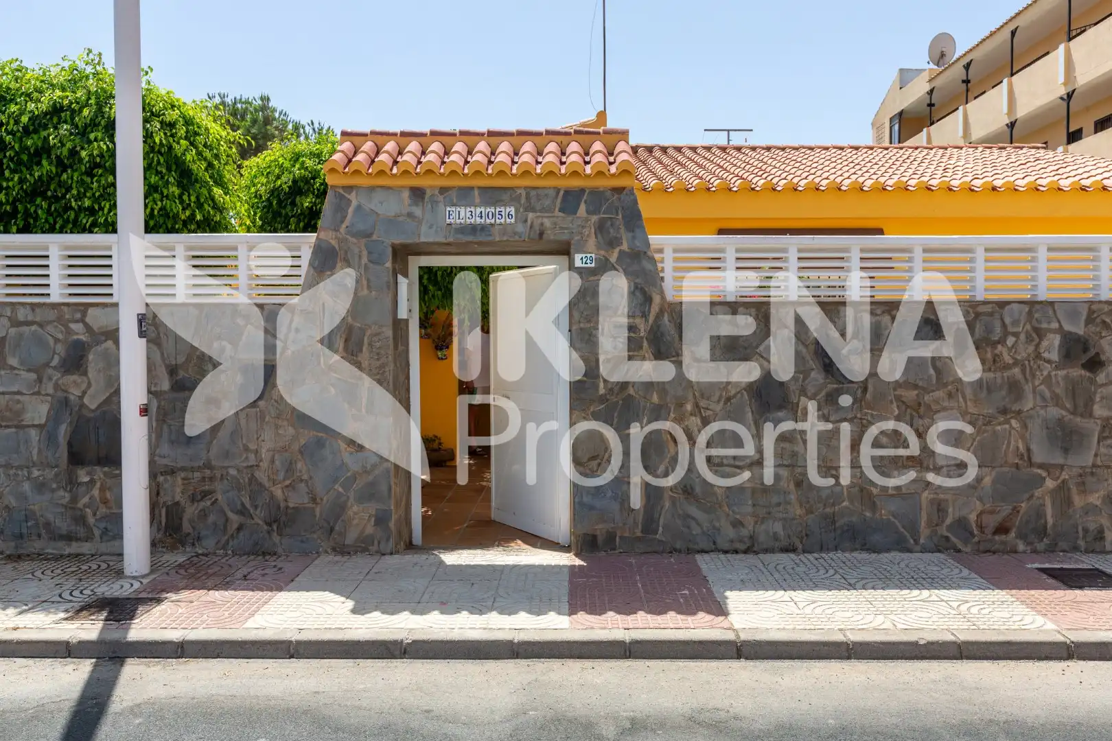 Exterior view of Houses for sale in Roquetas de Mar  with Air Conditioner, Private garden and Parquet flooring