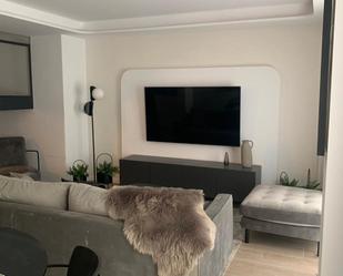 Living room of Duplex to rent in  Madrid Capital  with Air Conditioner, Heating and Parquet flooring