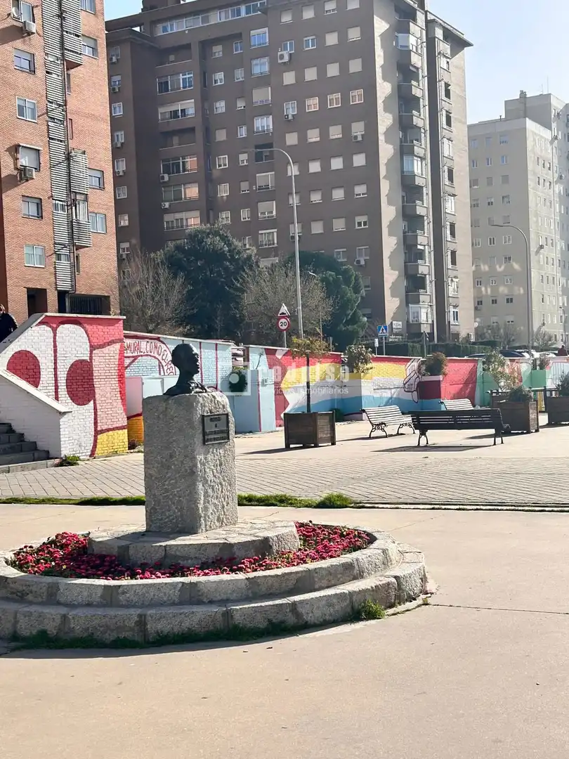 Vista exterior de Piso en venta en Madrid con Calefacción y Terraza