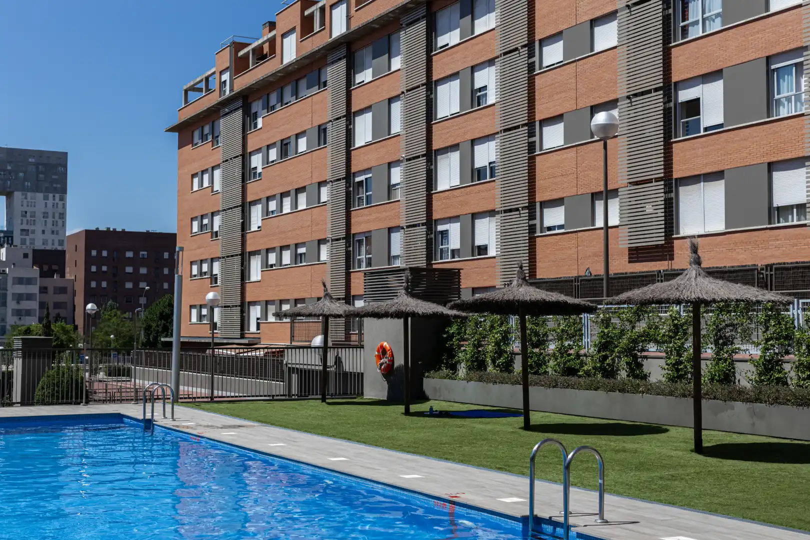Schwimmbecken von Wohnung zum Verkauf in Madrid mit Klimaanlage, Terrasse und Gemeinschaftspool
