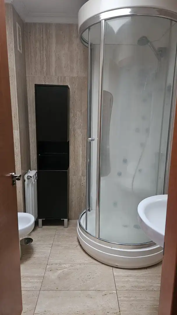 Baño de Piso de alquiler en Gijón  con Calefacción, Parquet y Amueblado