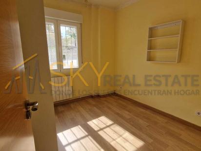 Bedroom of Flat for sale in  Madrid Capital