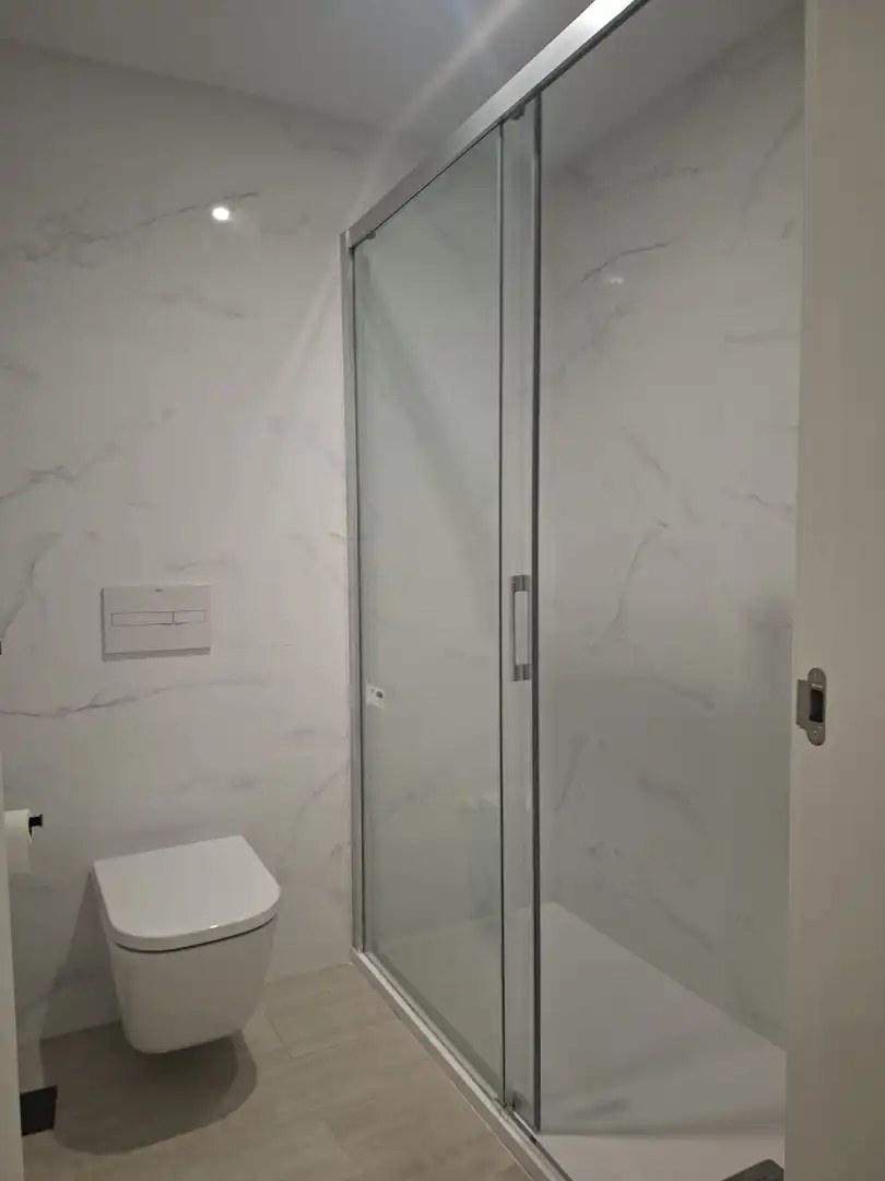 Bathroom of Flat for rent in Granada  with Air Conditioner, Heating and Furnished