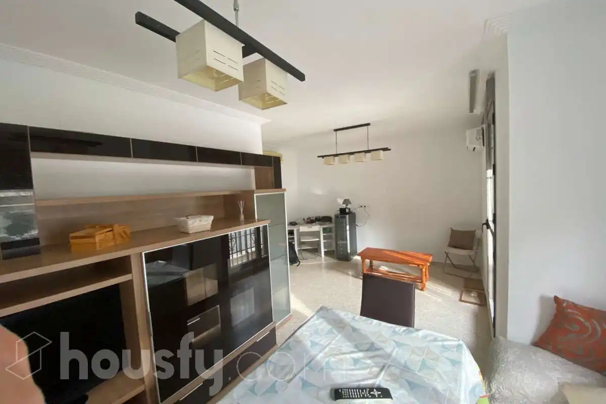 Außenansicht von Wohnung zur Miete in Sevilla mit Klimaanlage, Terrasse und Balkon