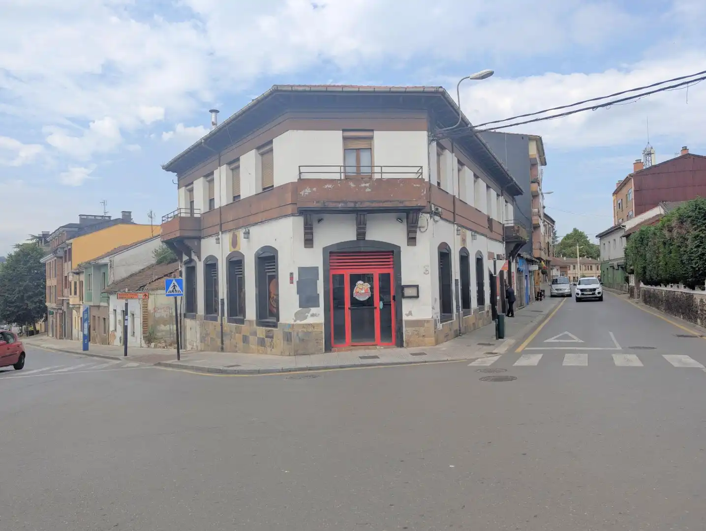 Vista exterior de Edifici en venda en Oviedo 