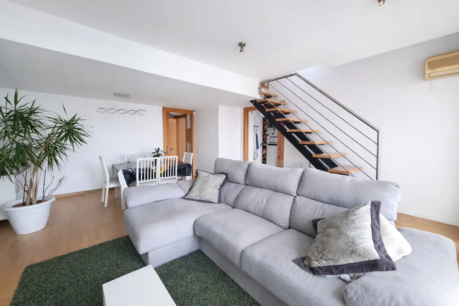 Living room of Attic for sale in Palamós  with Parquet flooring, Terrace and Storage room