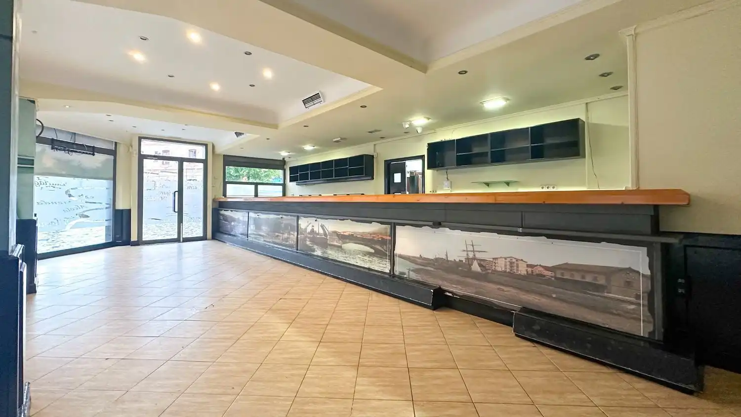 Commercial properties for sale in Deba  with Air Conditioner