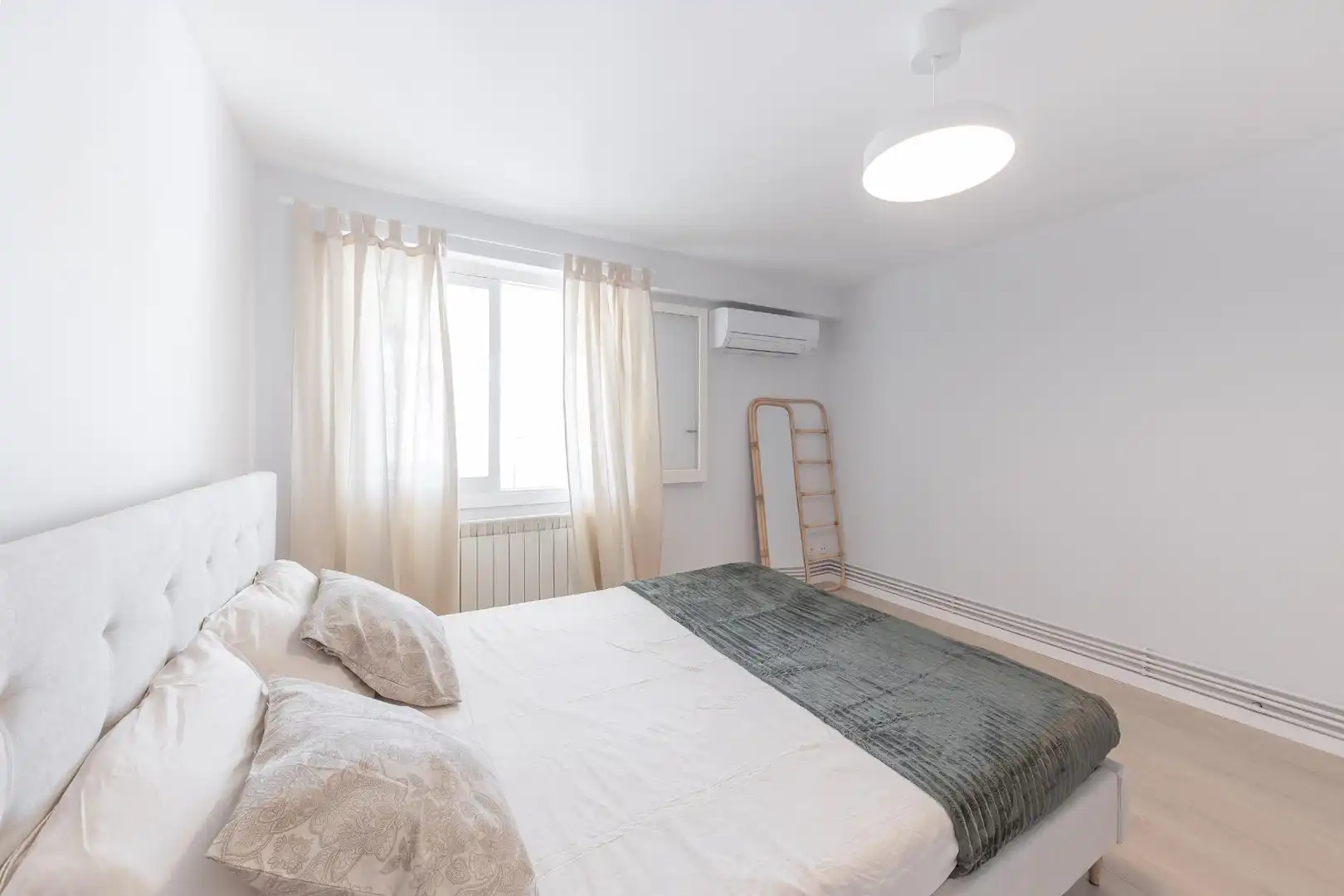 Schlafzimmer von Dachboden zur Miete in  Palma de Mallorca mit Klimaanlage, Heizung und Parkett