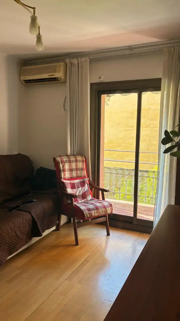 Habitación de Piso en venta en Barcelona con Parquet, Horno y Balcón